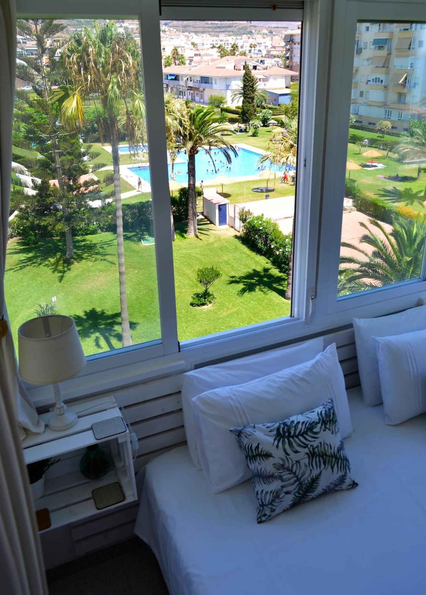 Spacious 1 Bedroom Apartment, Beach Front, Torrox Costa Eksteriør billede