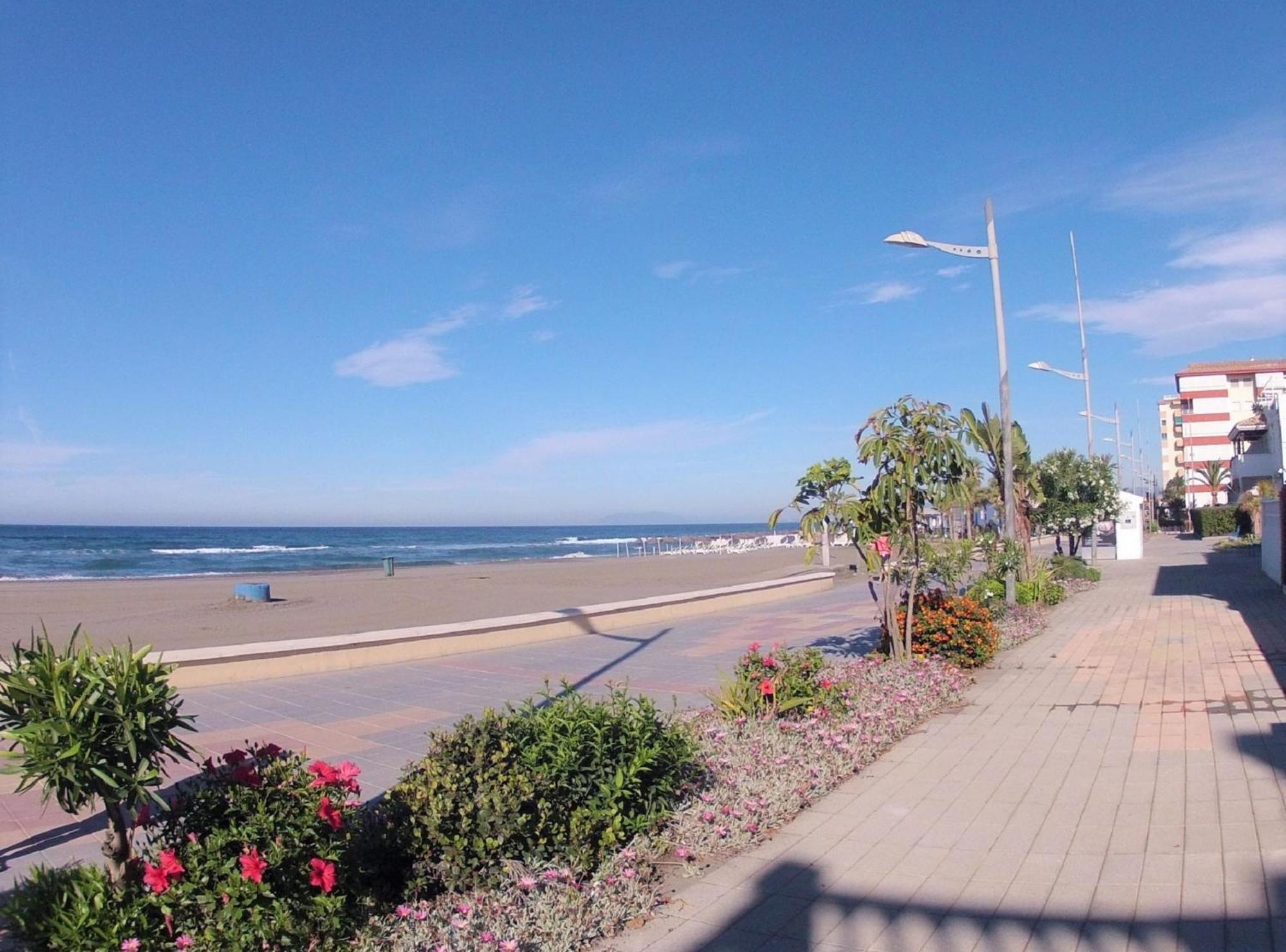 Spacious 1 Bedroom Apartment, Beach Front, Torrox Costa Eksteriør billede