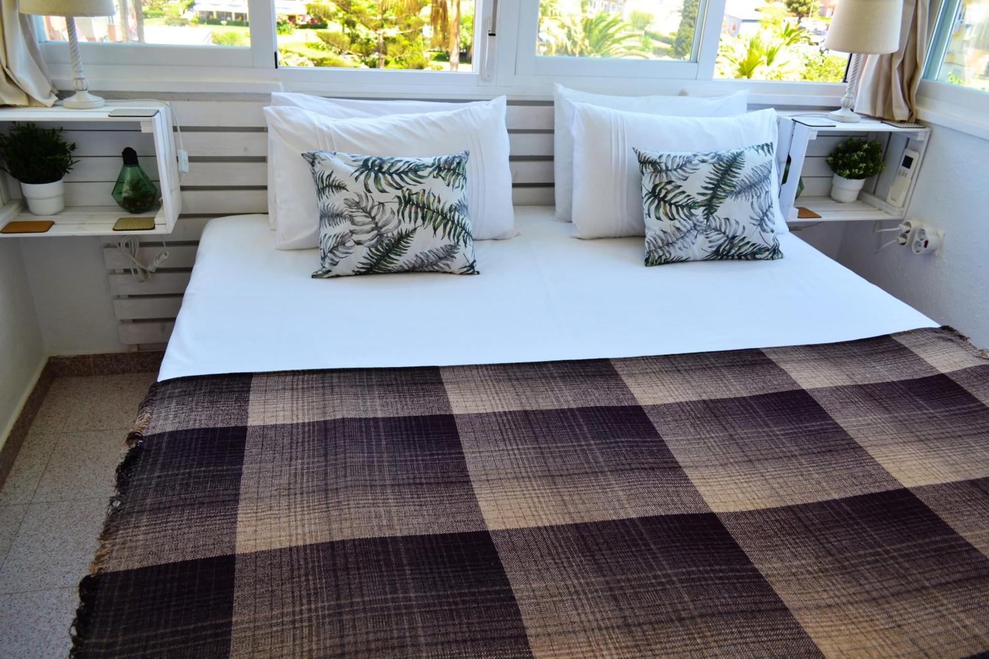 Spacious 1 Bedroom Apartment, Beach Front, Torrox Costa Eksteriør billede