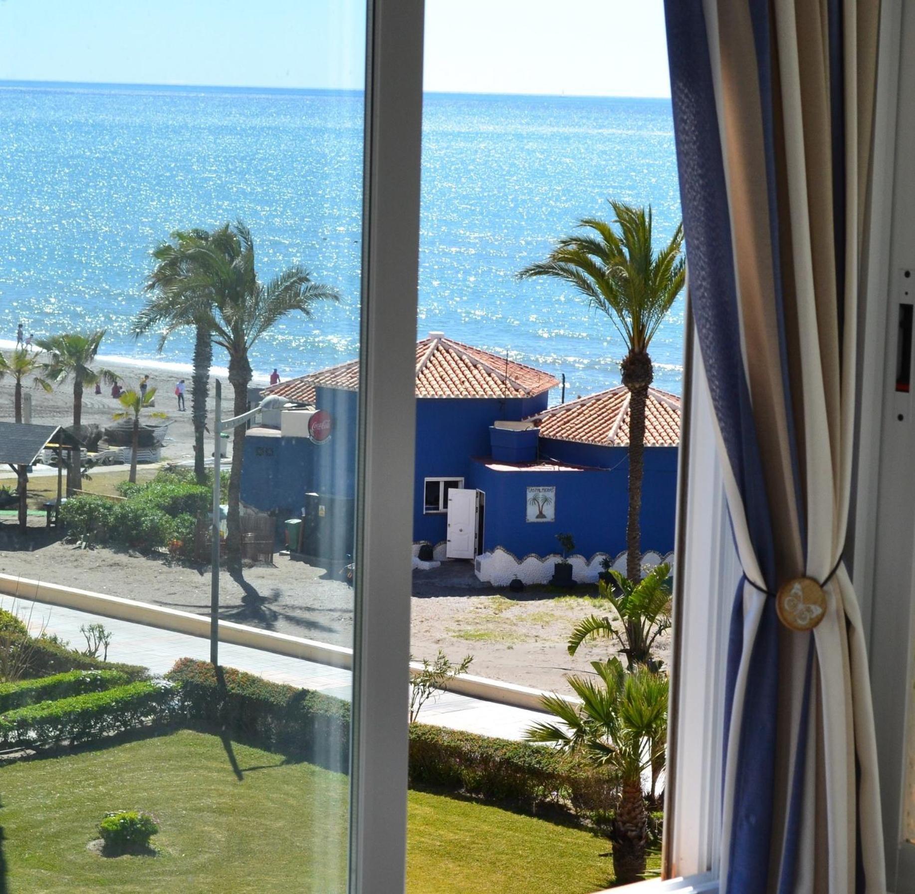Spacious 1 Bedroom Apartment, Beach Front, Torrox Costa Eksteriør billede