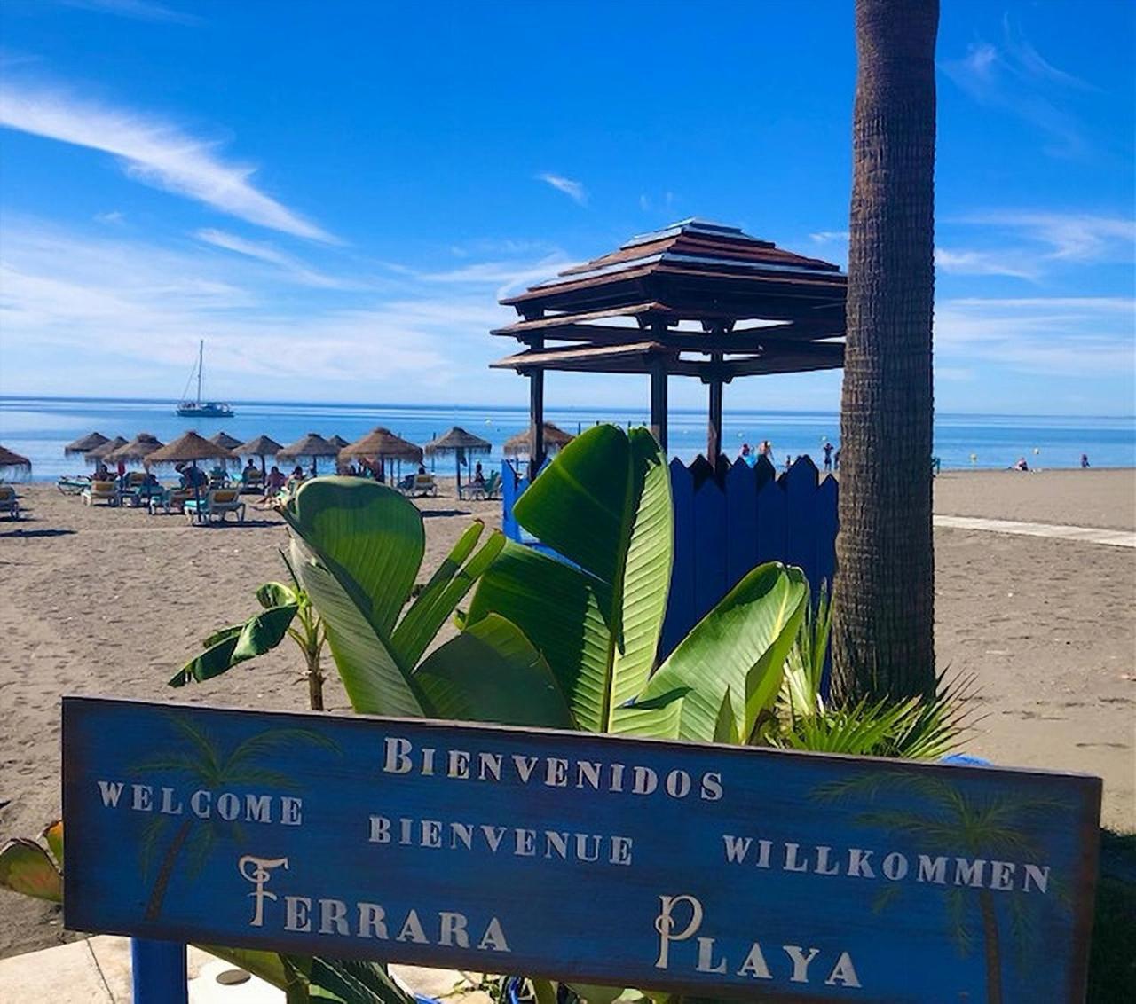 Spacious 1 Bedroom Apartment, Beach Front, Torrox Costa Eksteriør billede